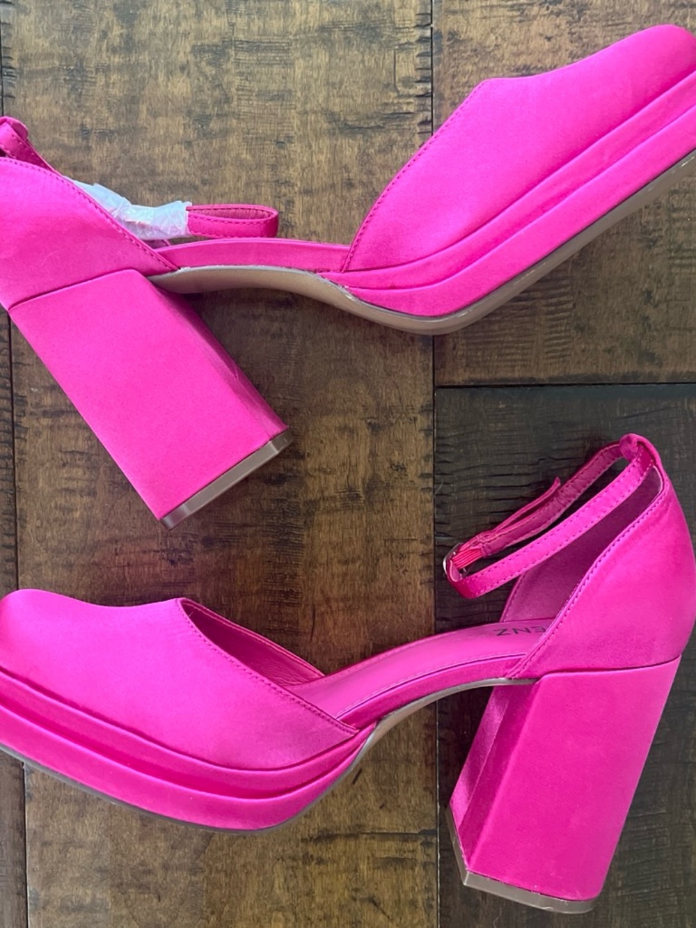 Cellenz bright hot pink satin platforms with chunky 4” block heels Sz. 10